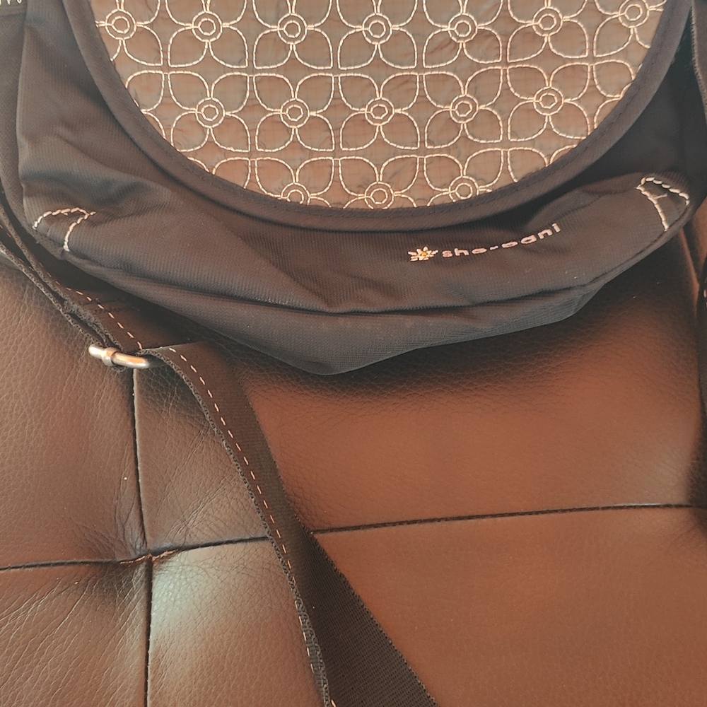 purses x 4 - Picture 6 of 10